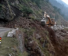 ऑलवेदर रोड के काम से लोग परेशान,नेशनल हाईवे-94 कई घंटों से पड़ा है बंद