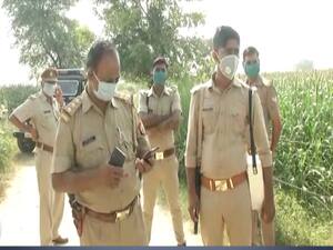 Hathras case: When DM threatened family and police stopped media | Ghanti Bajao (01.10.2020)