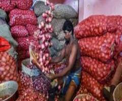 পুজোর মুখে বেলাগাম পেঁয়াজের দাম, কলকাতার বাজারে কেজি প্রতি ৭০ টাকা