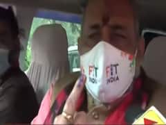 Giriraj Singh finally able to vote after 1 hour of wait in Lakhisarai