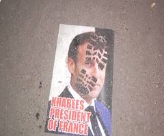 मोहम्मद पैगंबरांच्या कार्टून प्रकरणाचे पडसाद मुंबईत, फ्रान्स राष्ट्रपती मॅक्रॉन यांचे पोस्टर पायदळी 