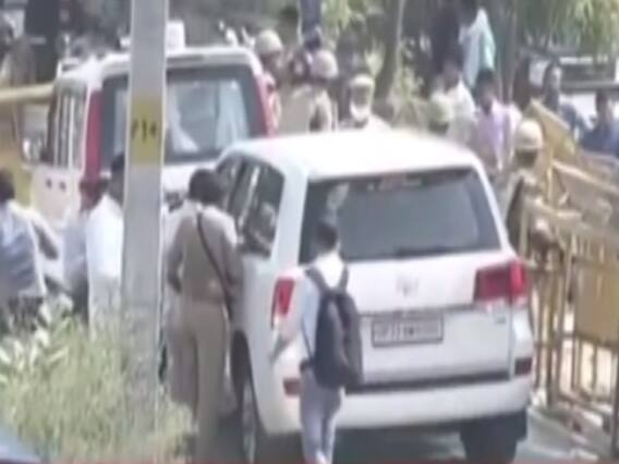 Hathras Case : RLD कार्यकर्ताओं ने किया तमाशा, पुलिस ने किया लाठी चार्ज