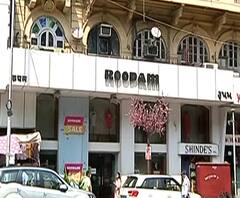 'रुपम', 'बेंझर' ब्रॅंडचे नव्या व्यवसायात पाय, कपड्यांच्या शोरूममध्ये खाद्यपदार्थ विकायची वेळ