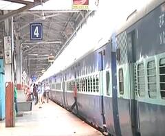 रेल्वे प्रवाशांना दिलासा, गाडी सुटण्यापूर्वी अर्धा तास आधी तिकीट आरक्षणाचा दुसरा चार्ट लागणार