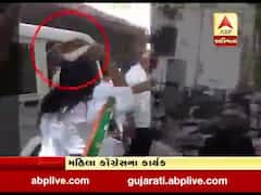 જામનગરમાં ગેંગરેપના આરોપીઓ પર મહિલા કોગ્રેસના કાર્યકર્તાએ ફેંક્યું ચપ્પલ, જુઓ વીડિયો