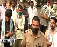 सांताक्रूझ बस डेपोत 350 एसटी कर्मचाऱ्यांचं आंदोलन; प्रशासनाने राहणं आणि जेवणाची सोय करण्याची मागणी