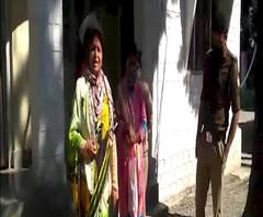 डीएम ऑफिस पर महिला ने किया हंगामा,ससुराल वालों पर मारपीट का आरोप लगाया