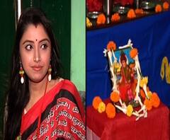মা লক্ষ্মীর আরাধনায় তনুশ্রী ভট্টাচার্য, মায়ের সঙ্গে পুজোর আয়োজনে সামিল অভিনেত্রী 