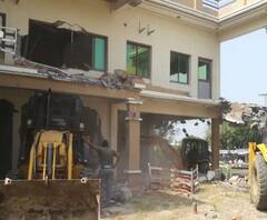 Prayagraj: बुलडोजर की जद में माफियाराज, मिट्टी में मिला हिस्ट्रीशीटर रामलोचन का किला| High Alert 