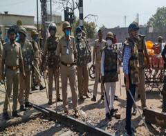 'অভিযুক্তদের আড়ালের চেষ্টা চলছে, আমাদের দিকে অভিযোগের আঙুল তোলা হচ্ছে', হাথরসকাণ্ডে অভিযোগ নির্যাতিতার ভাইয়ের