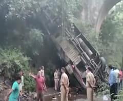 Nandurbar Accident | धुळे-सूरत महामार्गावर खासगी बसचा भीषण अपघात, 5 जणांचा जागीच मृत्यू, 35 जण गंभीर