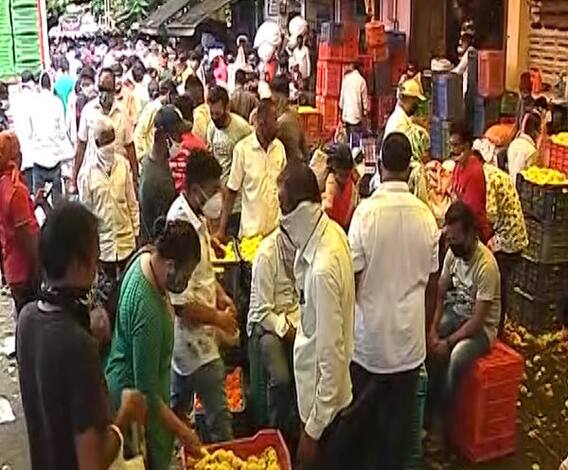 Dasara | दसऱ्यानिमित्त फुलांच्या खरेदीसाठी फुल मार्केट गजबजलं, झेंडूच्या खरेदीसाठी पुणेकरांची गर्दी