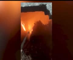 धू धू कर जला गत्ता गोदाम,घंटों की मशक्कत के बाद आग पर पाया गया काबू