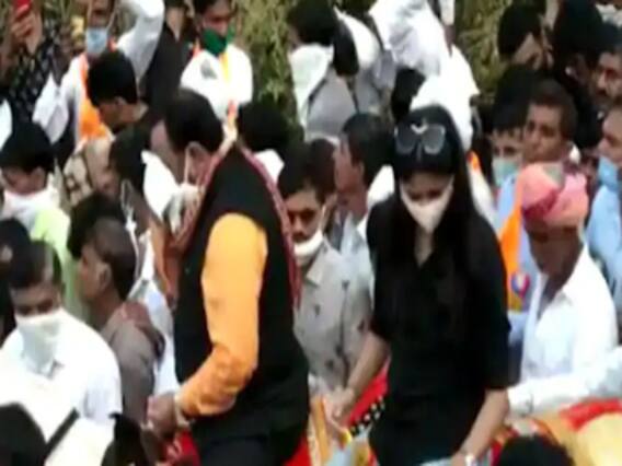  ધારાસભ્ય શશીકાંત પંડ્યા અને કિંજલ દવે સામે ગુજરાત માનવ અધિકાર આયોગમાં ફરિયાદ