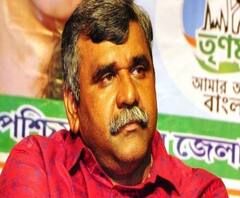 ইছাপুর: জনসংযোগ বাড়াতে বিজয়ার মিষ্টি বিতরণ জিতেন্দ্র তিওয়ারির, 'জিনিস বিলি করে ভোটে জেতা যায় না', কটাক্ষ বিরোধীদের