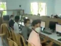 સુરતઃ કોરોના કાળમાં પણ જહાંગીરપુરામાં વિવેકાનંદ કોલેજમાં વિદ્યાર્થીઓને બોલાવાયા