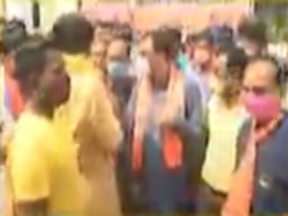 વડોદરાના કરજણ અને અમરેલીમાં ભાજપના કાર્યક્રમમાં સોશિયલ ડિસ્ટન્સિગના ધજાગરા, જુઓ વીડિયો 