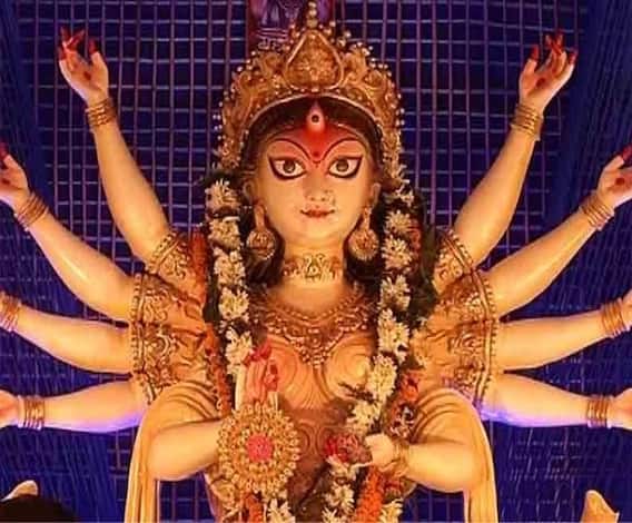 শারদ আনন্দ ২০২০: নবমীর সন্ধ্যায় কলকাতা জুড়ে উৎসবের আমেজ