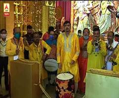 শারদ আনন্দ ২০২০: শ্রীভূমি স্পোর্টিংয়ে ঢাক বাজিয়ে আনন্দে মাতলেন মন্ত্রী সুজিত বসু