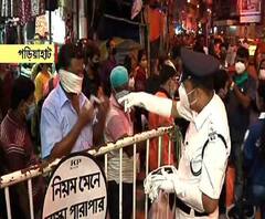 উত্‍সবে সামিল হন করোনা সতর্কতা মেনে, প্রচার কলকাতা পুলিশের, মাস্ক বিলি
