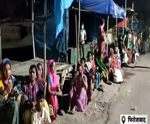 Firozabad: आखिर क्यों आधी रात से लगती है शहर में लाइन| Mudde Ki Baat| ABPGanga