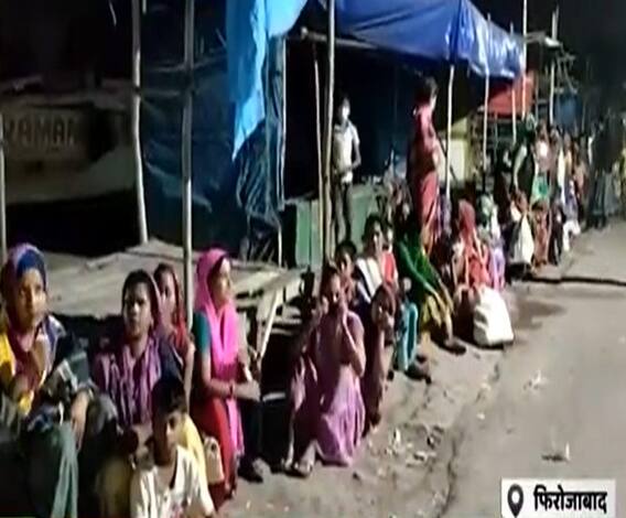 Firozabad: आखिर क्यों आधी रात से लगती है शहर में लाइन| Mudde Ki Baat| ABPGanga