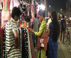 Durga Puja 2020: নিউ মার্কেট থেকে হাতিবাগান,করোনা আতঙ্কে পুজোর আগে উধাও চেনা ভিড়ের ছবি