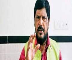 আনন্দ সকাল (২): ‘গো করোনা গো’ স্লোগান তোলা কেন্দ্রীয় মন্ত্রীর করোনা, সঙ্গে অন্য খবর 