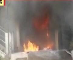 বাগুইআটির জোড়ামন্দিরে বন্ধ কাপড়ের দোকানে অগ্নিকাণ্ড, ঘটনাস্থলে দমকল 