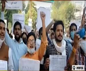 UP: नौकरी के लिए सड़क पर उतरे शिक्षक अभ्यर्थी| Mudde Ki Baat | ABP Ganga