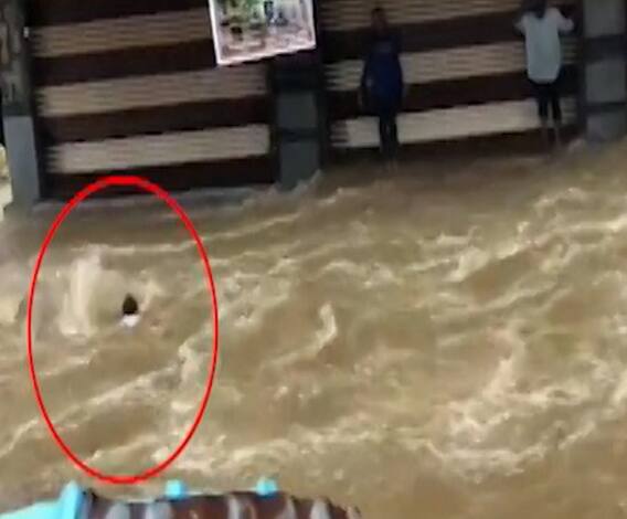 Hyderabad Rain Updates | हैदराबादेत पावसाचा धुमाकूळ; पावसाची धडकी भरवणारी दृश्यं