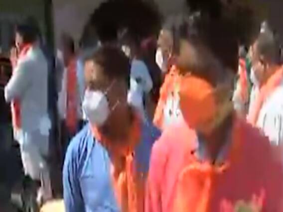 ઉમેદવાર તરીકે નામ જાહેર થાય તે અગાઉ જ અક્ષય પટેલે કરજણ બેઠક પર શરૂ કર્યો પ્રચાર