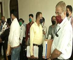 BMC | भाजपचे भालचंद्र शिरसाठी स्थायी समितीतून अपात्र, अडीच तासाच्या गोंधळानंतर सभा तहकूब