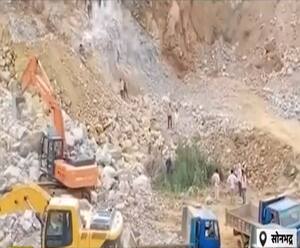 Sonbhadra में फायदे के लिए बेच दी सरकारी जमीन| Mudde Ki Baat| ABPGanga