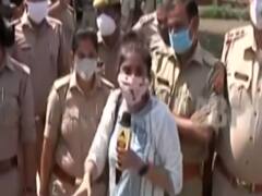 Hathras Case: पीड़िता के परिवार से बंधकों की तरह बर्ताव कर रही UP Police | Ground Report