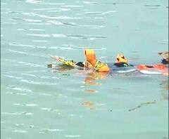 শারদ আনন্দ ২০২০: আজও গঙ্গায় প্রতিমা নিরঞ্জনের পালা চলছে, দূষণের কথা মাথায় রেখে ঘাট পরিষ্কারে তৎপর কলকাতা পুরসভা