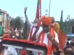 સોશિયલ ડિસ્ટન્સનું ઉલ્લંઘન કરી રાજકીય રેલીઓ યોજતા નેતાઓ સામે સરકાર કેમ ચૂપ છે તેને લઈને HCમાં અરજી