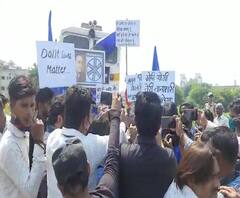 Web Exclusive | Hathras case | योगी आणि मोदी सरकारच्या निषेधार्थ सोलापुरात रेल रोको