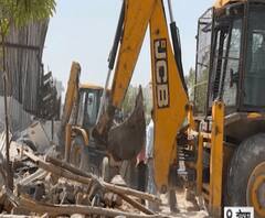 Noida- भू माफियाओं के खिलाफ बड़ी कार्रवाई, OSD संतोष उपाध्याय ने की कार्रवाई