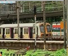 महिलांना लोकल प्रवासाची परवानगी, सर्वांना परवानगी देण्याबाबत राज्य सरकार-रेल्वेमध्ये उद्या बैठक