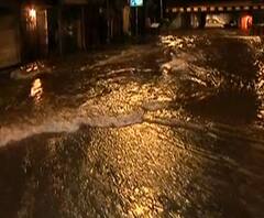 Mumbai Rains | मुंबई आणि उपनगरात रात्रभर मुसळधार पाऊस; येत्या 24 तासात मुंबईत मुसळधार पावसाचा इशारा