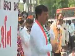 નવા કૃષિ કાયદાને લઇ  રાજકોટમાં કોગ્રેસનું વિરોધ પ્રદર્શન, જુઓ વીડિયો