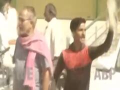 Hathras Case : Hathras में RLD कार्यकर्ताओं का हंगामा, लोगों ने किया पथराव