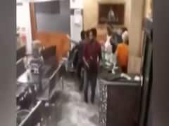 Pune: सड़कों और घरों में भरा पानी