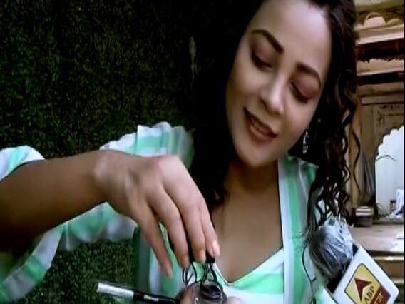 Yeh Rishtey Hain Pyaar Ke: Look what's inside Kaveri Priyam aka Kuhu's make-up kit?