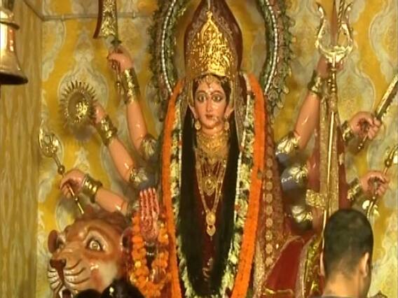 सुरक्षा नियमों के साथ Patna के Durga मंदिर में Maha Ashtami के दिन श्रद्धालुओं की भीड़