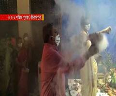 শারদ আনন্দ ২০২০: শ্রীরামপুরে নবমীর সন্ধেয় ধুনুচি নাচে মাতলেন সাংসদ কল্যাণ বন্দ্যোপাধ্যায়