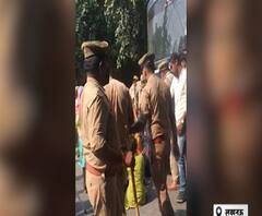 Lucknow में डीएलएड प्रशिक्षुओं पर लाठीचार्ज, बैक पेपर को प्रोमोट करने की कर रहे थे मांग| Poorab Paschim