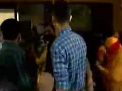 અમદાવાદના જોધપુર અર્બન હેલ્થ સેન્ટરમાં સોશિયલ ડિસ્ટન્સના ધજાગરા, જુઓ વીડિયો