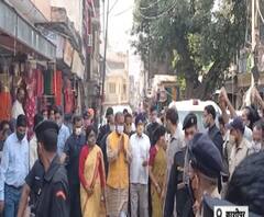 पीड़ित दुकानदारों से मिले सीएम,हादसे की जांच के लिए कमेटी गठित